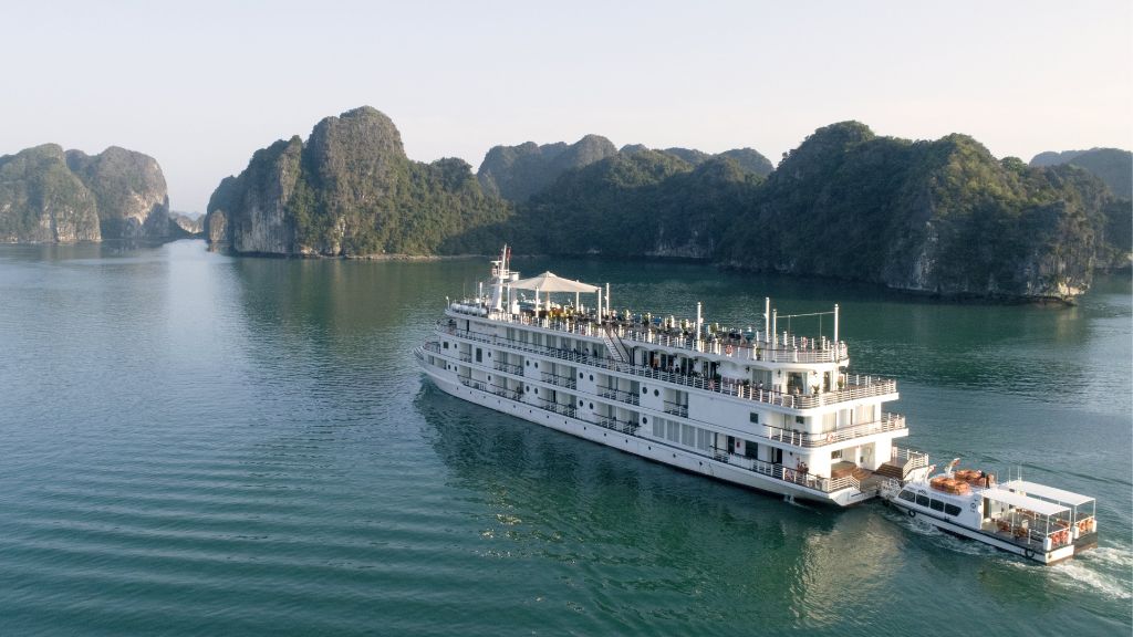 Du thuyền Paradise Grand vịnh Hạ Long