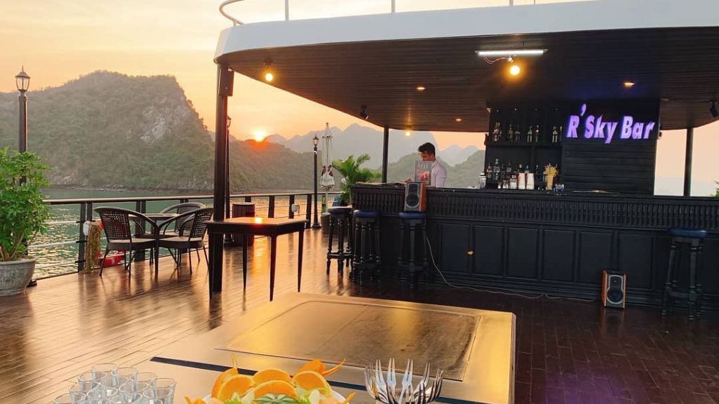 Du thuyền Rosy vịnh Hạ Long