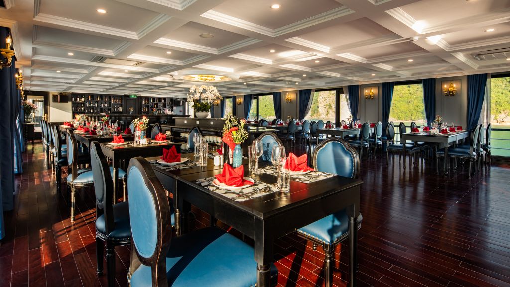 Du thuyền Rosy vịnh Hạ Long