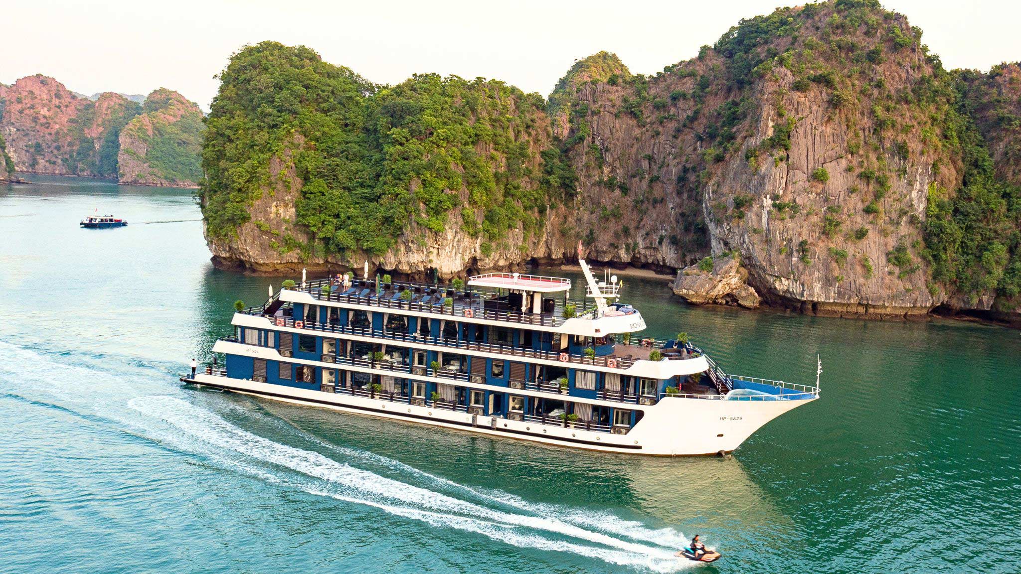 Du thuyền Rosy vịnh Hạ Long