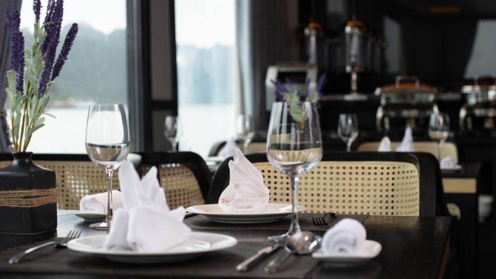 Du thuyền Verdure Lotus Luxury Lan Hạ