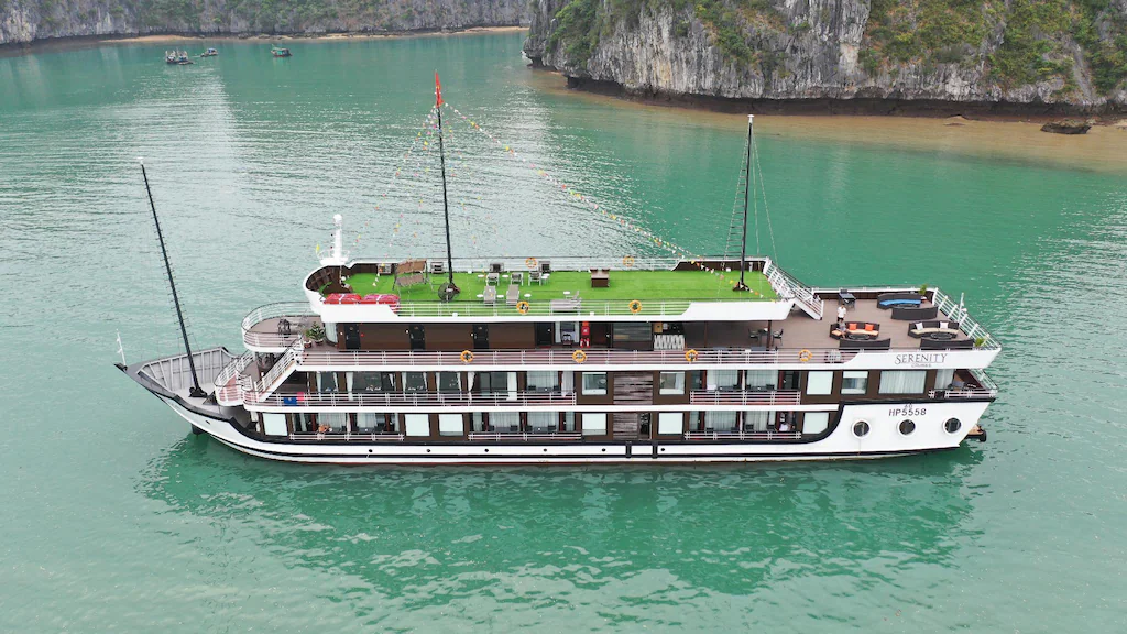 Du thuyền Serenity vịnh Lan Hạ