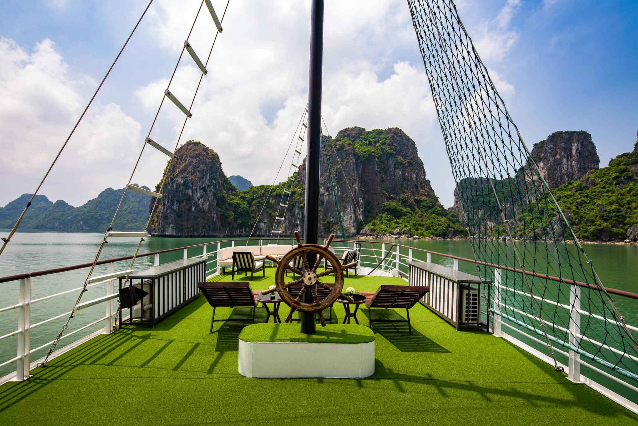 Du thuyền Light Hạ Long
