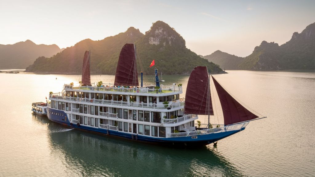 Du thuyền Verdure Lotus Luxury Lan Hạ